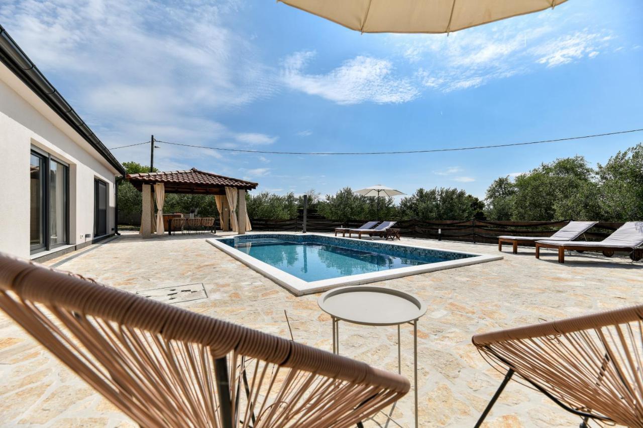 Wonderful Holiday House Bruno With Heated Pool Zadar Exterior foto