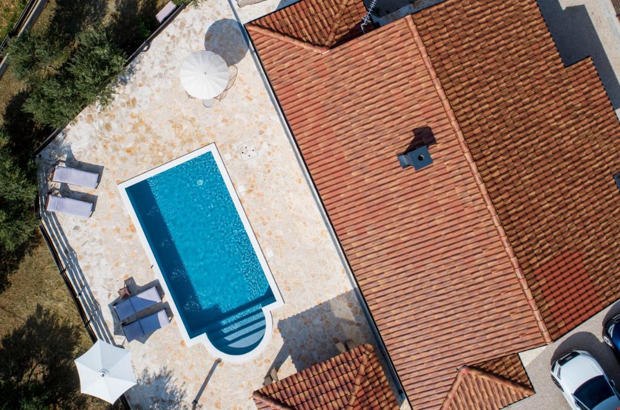 Wonderful Holiday House Bruno With Heated Pool Zadar Exterior foto